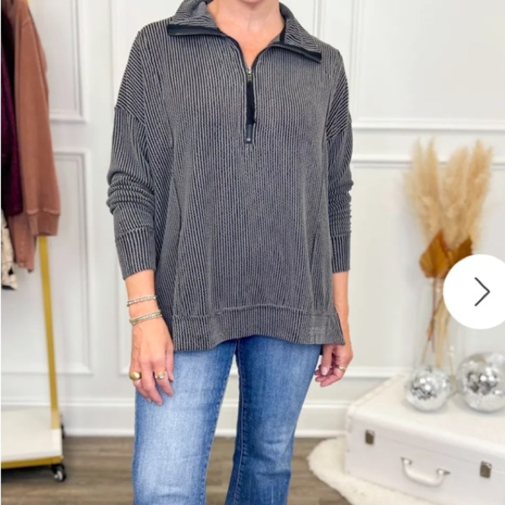 Entro 1/4 Zip Sweater Size Medium